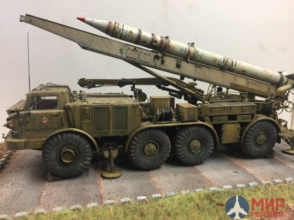 01025 Trumpeter 1/35 Ракетный комплекс "Луна-М" Russian 9P113 TEL w/9M21 Rocket of 9P52 Luna-M