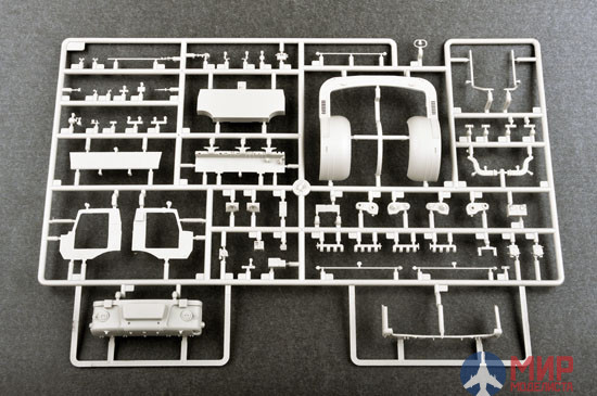 01025 Trumpeter 1/35 Ракетный комплекс "Луна-М" Russian 9P113 TEL w/9M21 Rocket of 9P52 Luna-M