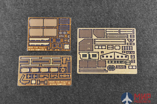 01025 Trumpeter 1/35 Ракетный комплекс "Луна-М" Russian 9P113 TEL w/9M21 Rocket of 9P52 Luna-M