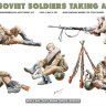 35233 MiniArt фигуры  SOVIET SOLDIERS TAKING A BREAK  (1:35)