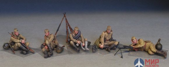 35233 MiniArt фигуры  SOVIET SOLDIERS TAKING A BREAK  (1:35)