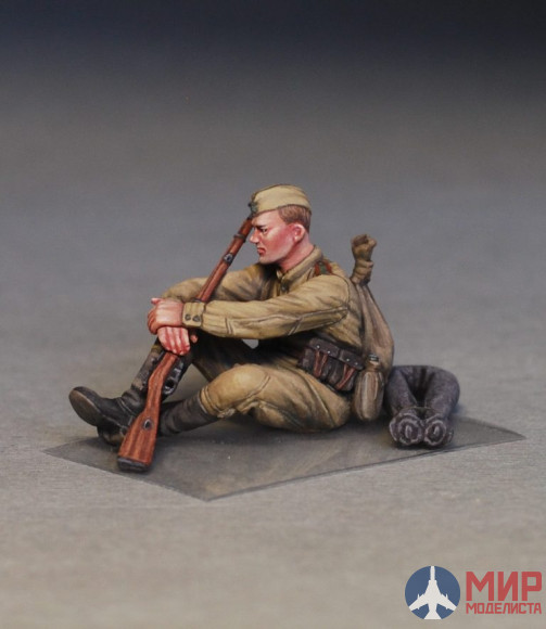 35233 MiniArt фигуры  SOVIET SOLDIERS TAKING A BREAK  (1:35)