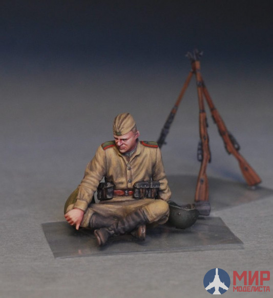 35233 MiniArt фигуры  SOVIET SOLDIERS TAKING A BREAK  (1:35)