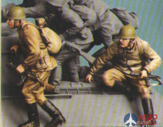 Т-35009 ТАНК 1/35 "Советская мотопехота,лето 1943-45 гг" (2)