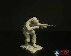 ТБ5027 Студия "Трибогатыря" 1/35 Боец крадущийся с автоматом