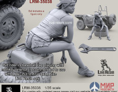 LRM35038 Девушка байкер в бейсболке с разводным ключем