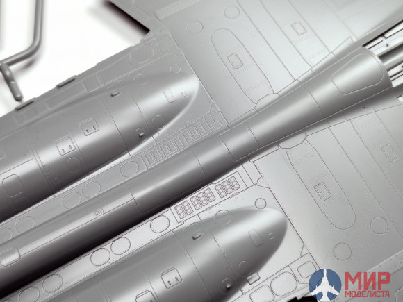 8001 MINIBASE 1/48 Палубный истребитель Су-33 Фланкер-Д