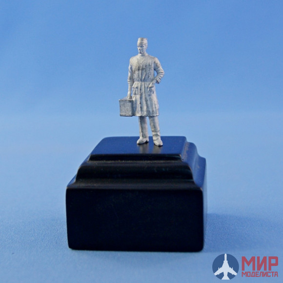 NS-F-43003-mk North Star Models 1/43 Фигура White metall figure "Medic (Male Nurse)"