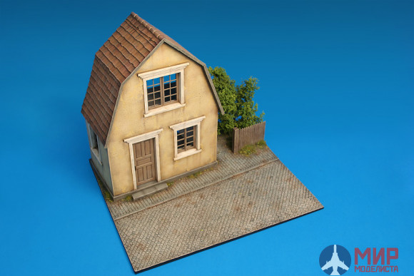 36031 MiniArt наборы для диорам  VILLAGE HOUSE WITH BASE  (1:35)