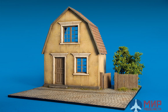 36031 MiniArt наборы для диорам  VILLAGE HOUSE WITH BASE  (1:35)