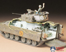 35132 Tamiya 1/35 Американский БТР M2 Bradley IFV с внутренним интерьером, 1 фигура