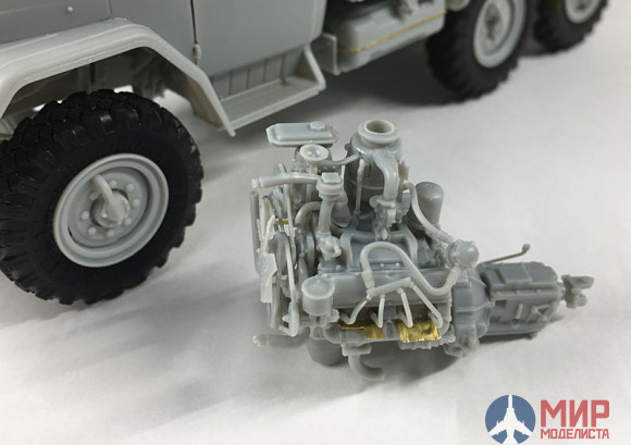 CB35193  автомобиль  Russian 131 Truck (Early Version) w / winch  (1:35) Bronco