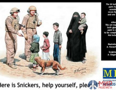 MB35159 Master Box 1/35 Американские танкисты и ближневосточные гражданские. Вот Сникерс, угощайся!