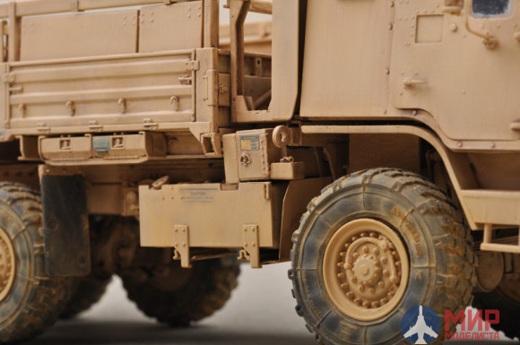 01008 Trumpeter 1/35 Военный грузовик M1083 MTV (ARMOR CAB)