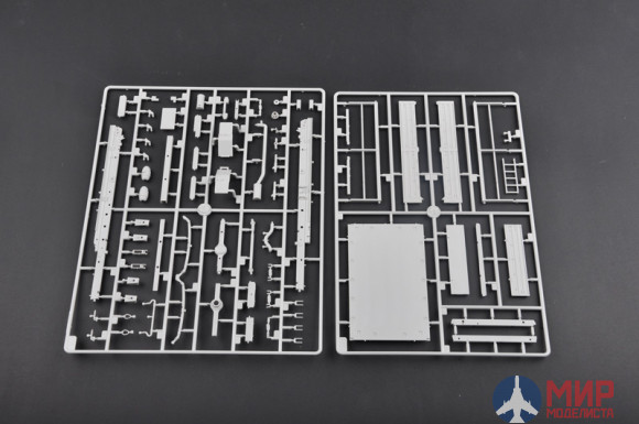 01009 Trumpeter 1/35 Военный грузовик M1078 LMTV (ARMOR CAB)