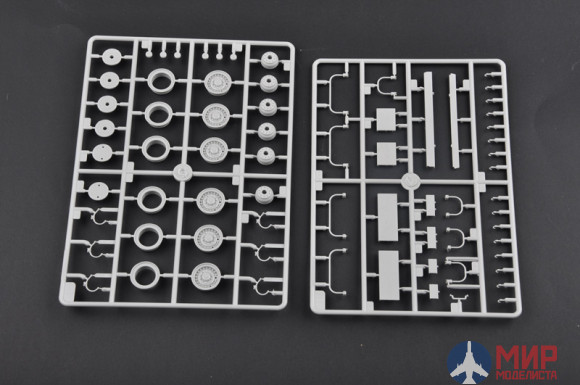 01009 Trumpeter 1/35 Военный грузовик M1078 LMTV (ARMOR CAB)