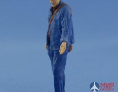 NS-F-43015-p North Star Models 1/43 Фигура окрашенная Resin figue of mechanic (driver) type 2