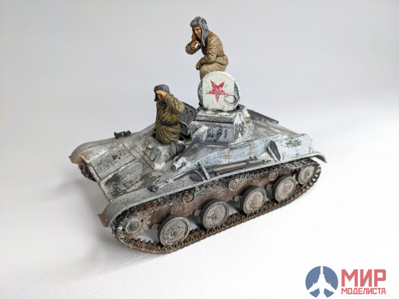 SF02 1/35 Собраная и окрашеная модель танка Т-60 с экипажем