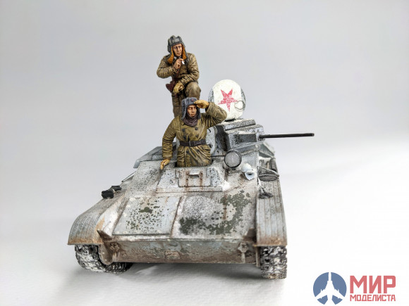 SF02 1/35 Собраная и окрашеная модель танка Т-60 с экипажем