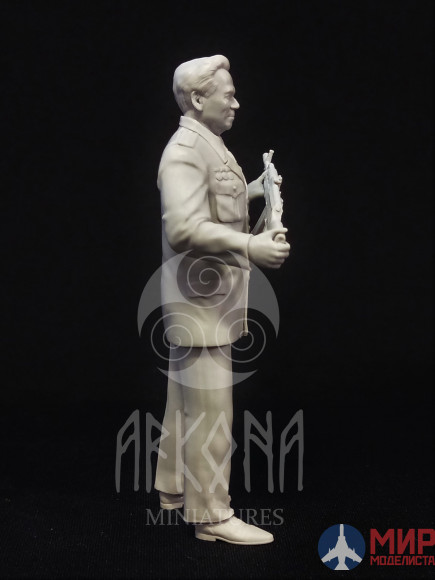 AR24-001-1 Arkona miniatures Фигура Михаил Калашников 1/24