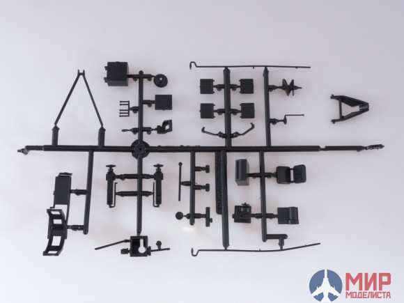 1379AVD AVD Models 1/43 Сборная модель Бурильно-крановая машина БМ-302 (66)