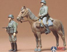 35053 Tamiya 1/35 Немецкий солдат на коне + 1 пешая фигура
