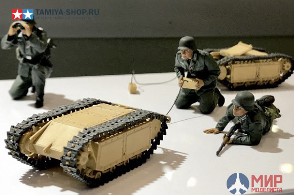 35357 Tamiya Немецкая передовая команда с гусеничной машиной Голиаф, три фигуры 1/35