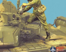 ТАНК 1/35 Современный российский танкист (погрузка боезапаса)