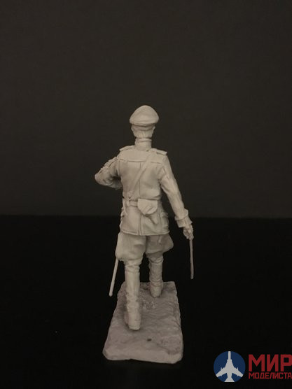 ТБ5101 Три Богатыря Старший офицер Корниловских ударных полков, идущий в атаку 1/35