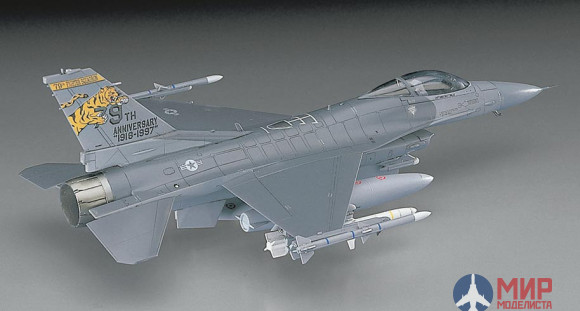 00448 Hasegawa 1/72 Самолет F-16CJ (Block 50)