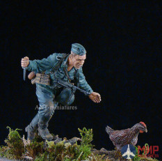 35-033 ANT-miniatures 1/35 Немецкий пехотинец с курицей 1941 г.