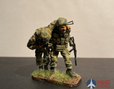 ТБ5088 Студия "Три богатыря" 1/35 Росгвардия, боец выводит раненного товарища из боя