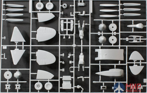 08247 Hasegawa Самолет Spitfire Mk.IIa Douglas Bader with figure 1/32